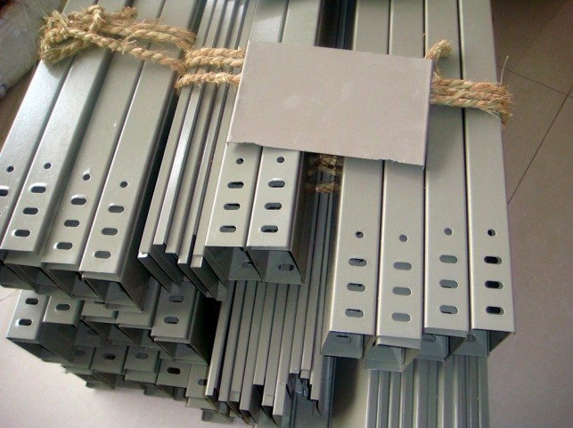 托盤式電纜橋架7